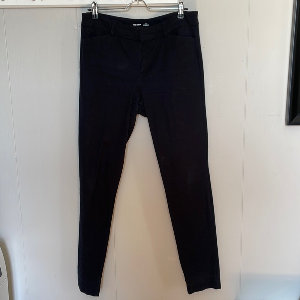 ☀️2/$15☀️ Black stretch Old Navy pixie pant 💛
